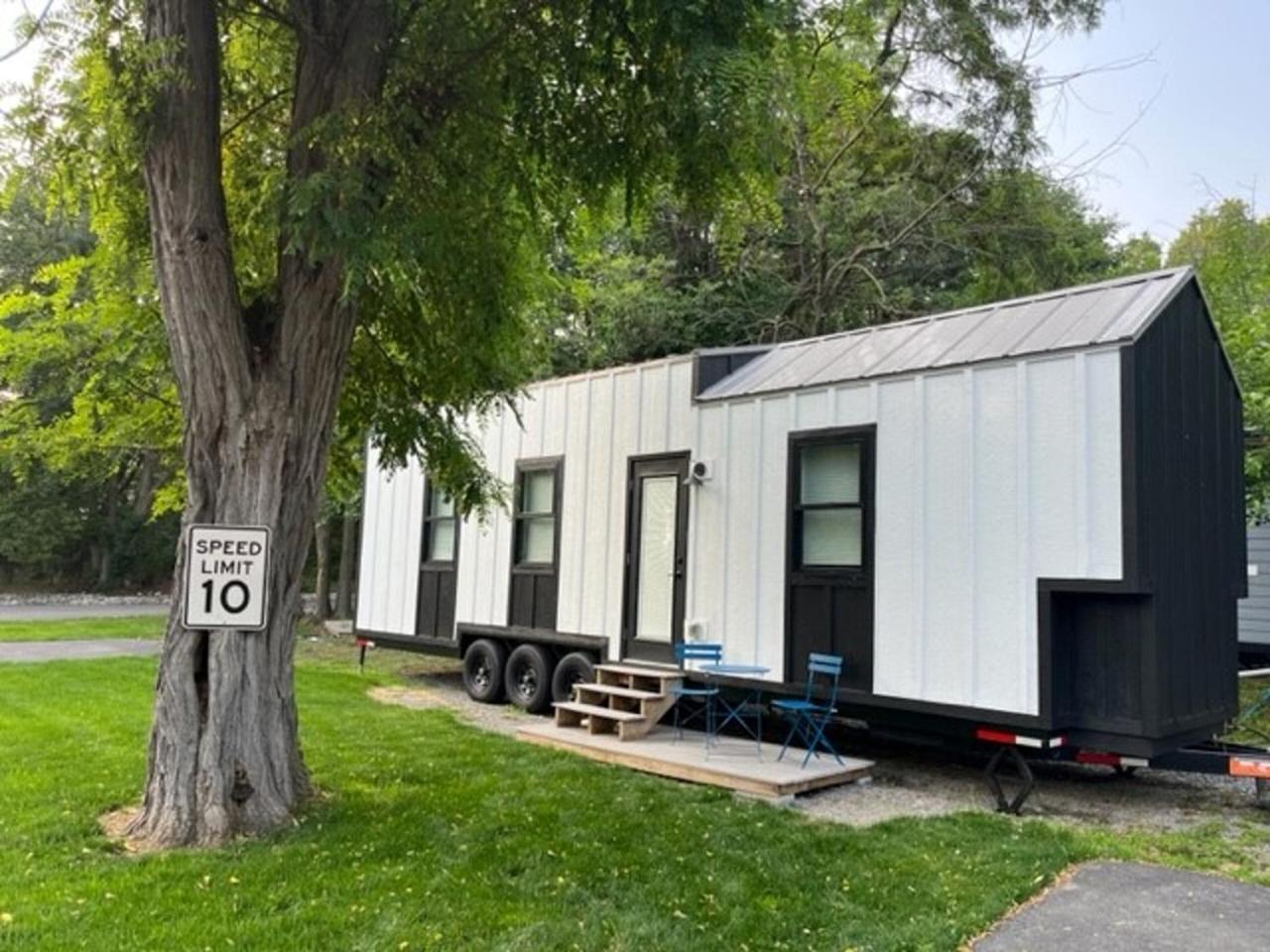 The Endeavor Tiny Home! Elizabethtown Bagian luar foto
