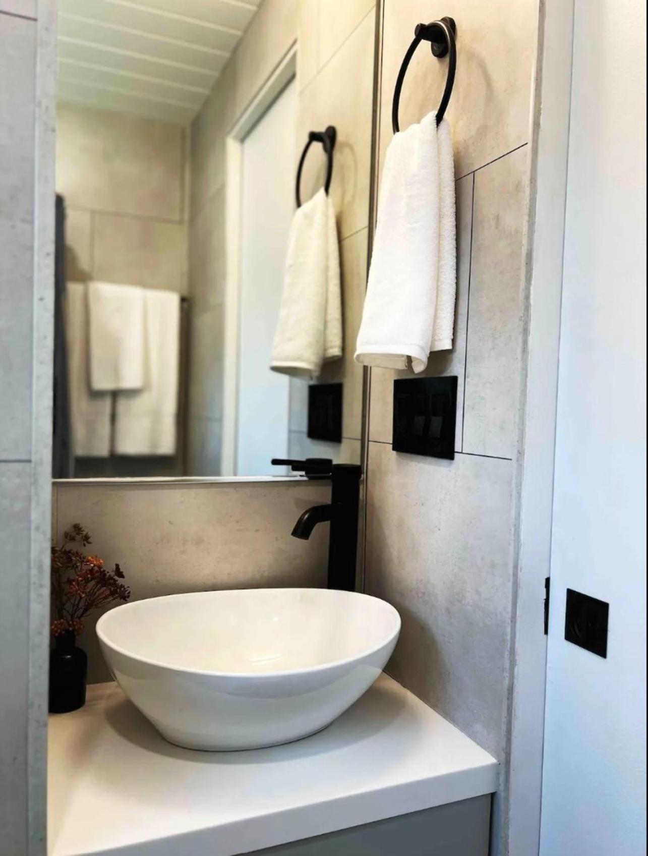 The Endeavor Tiny Home! Elizabethtown Bagian luar foto