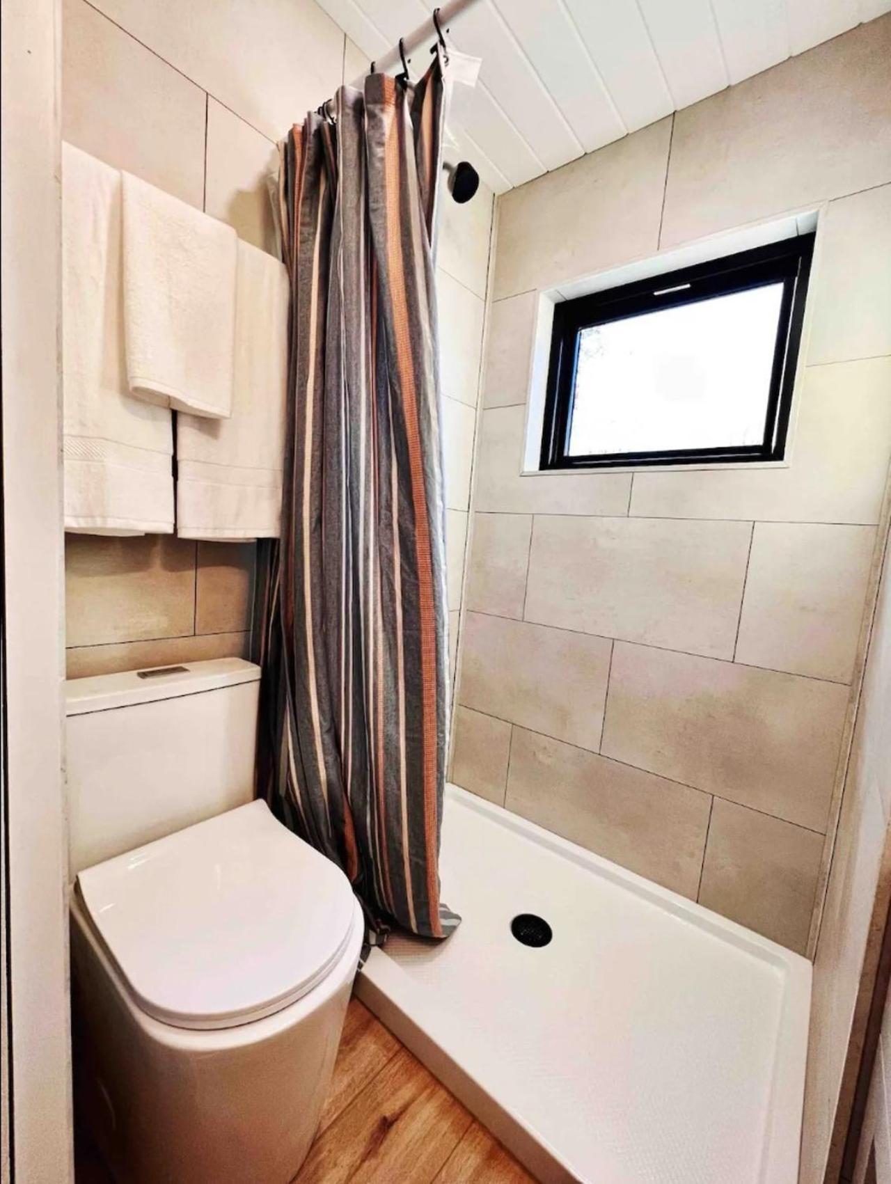The Endeavor Tiny Home! Elizabethtown Bagian luar foto